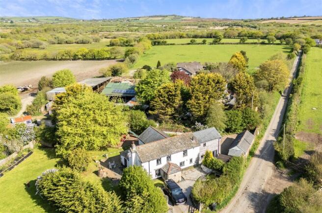 4 bed property, in Redmoor, £795,000