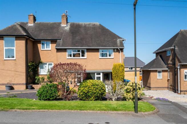 3 bed property, in Thirlmere Road, £180,000