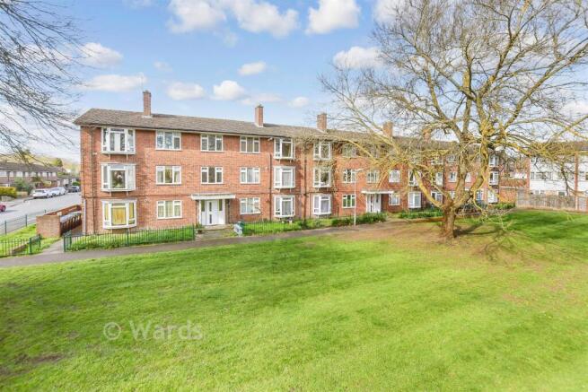 2 bed property, in Catlyn Close, £170,000