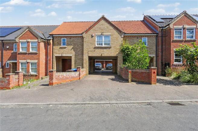2 bed property, in Aspland Road, £210,000