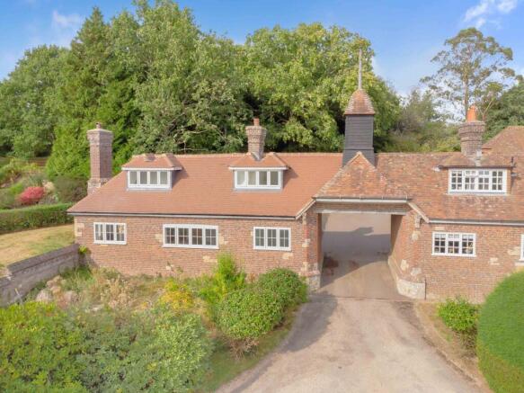 3 bed property, in Wadhurst Road, £595,000