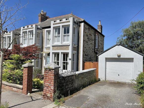 5 bed property, in Carvoza Road, £535,000