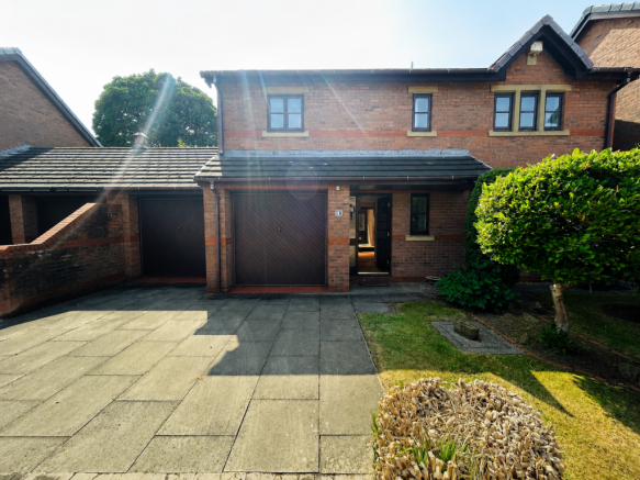 2 bed property, in Gregson Way, £269,000