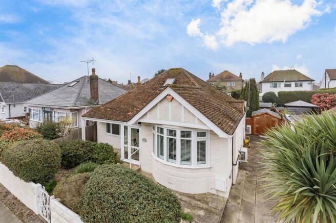 3 bed property, in Pier Avenue, £425,000