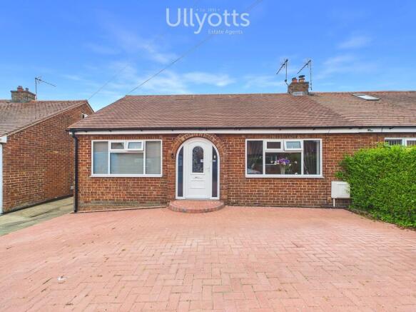 2 bed property, in Bempton Crescent, £175,000