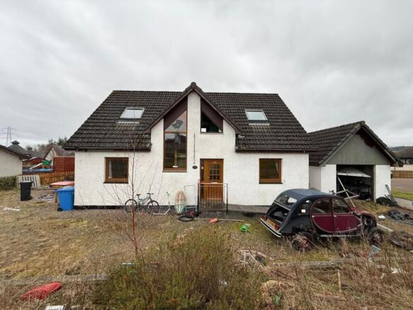 4 bed property, in 11 Birch Brae Drive, £215,000