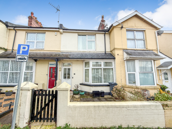2 bed property, in Collingwood Road, £200,000