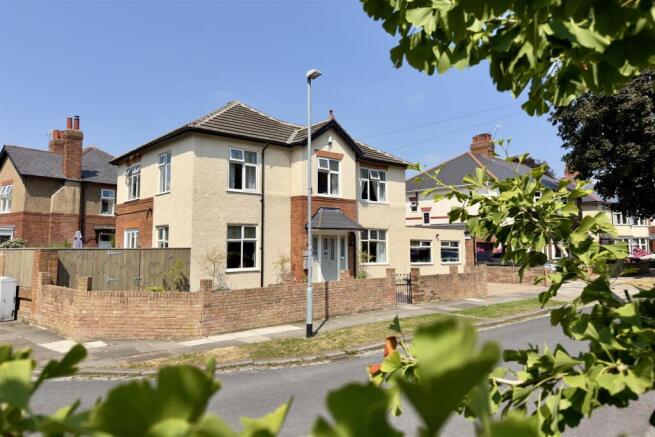 4 bed property, in Pierremont Gardens, £425,000