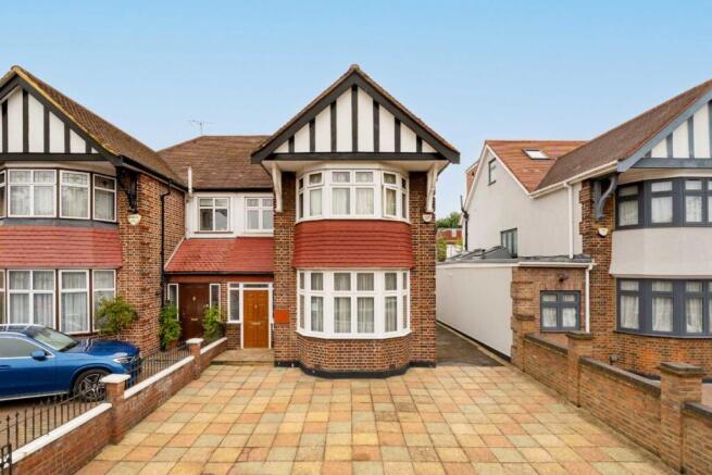 3 bed property, in Chamberlayne Road, £1,075,000