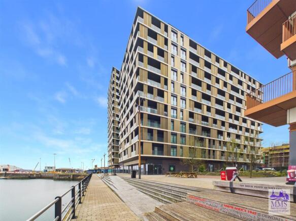 1 bed property, in Gillingham Gate Road, £155,000