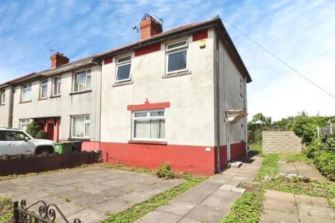 3 bed property, in Sloper Road, £250,000