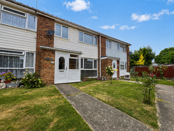 3 bed property, in Cornwall Road, £270,000