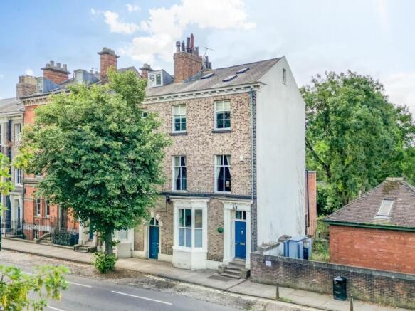 5 bed property, in Bootham, £975,000