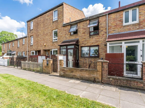 3 bed property, in Earlswood Close, £600,000
