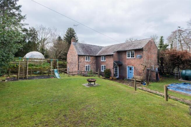 5 bed property, in Eaton Lane, £585,000