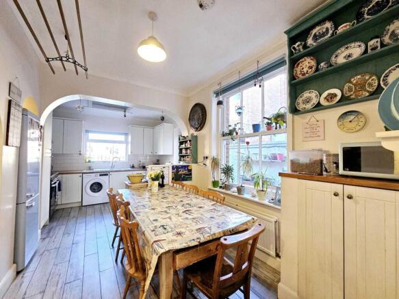 6 bed property, in Granville Road, £260,000