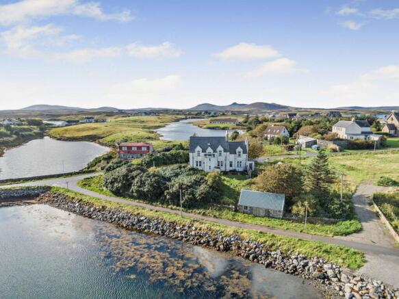 5 bed property, in Lochmaddy, £325,000