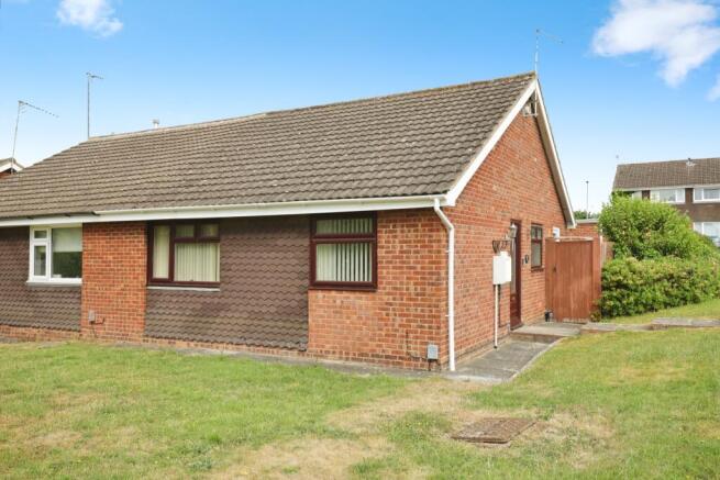 2 bed property, in Torrington Crescent, £239,000