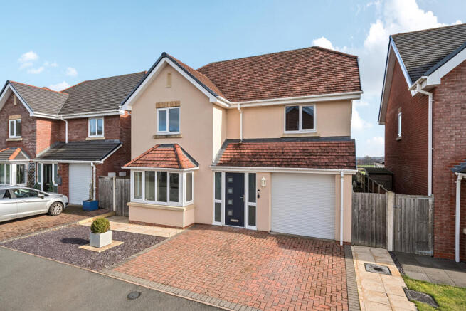 4 bed property, in The Woodlands, £400,000