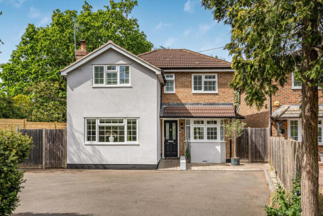 4 bed property, in Longdown Lane North, £850,000
