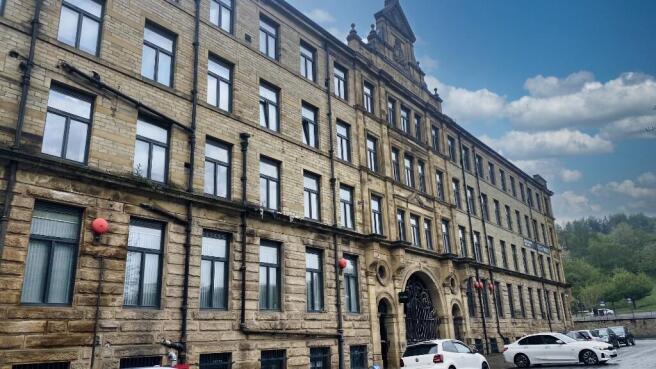 2 bed property, in Cape Street, £62,000