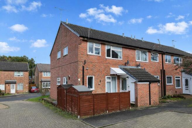 1 bed property, in 47 Hooke Close, £90,000