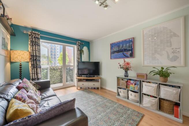 2 bed property, in Windmill House E14, £375,000