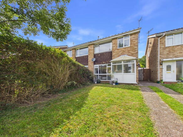 3 bed property, in Juniper Walk, £425,000