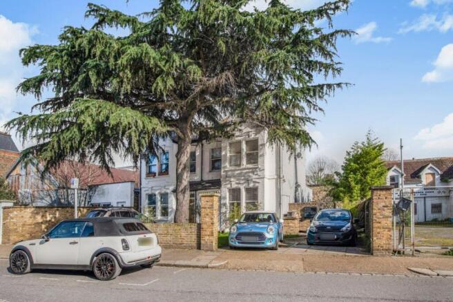 8 bed property, in Sandycombe Road, £2,500,000