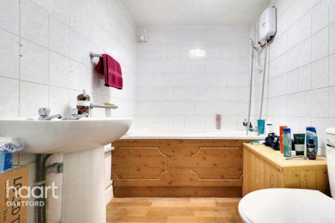 1 bed property, in Highfield Road, £150,000