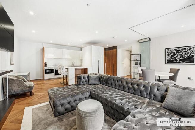 2 bed property, in Capital Building, £975,000