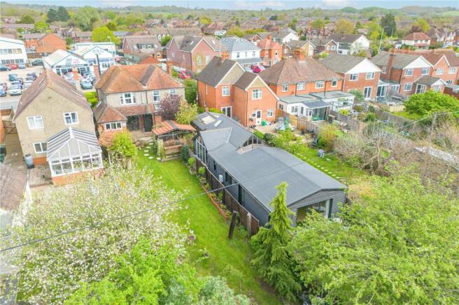 4 bed property, in Bath Road, £795,000