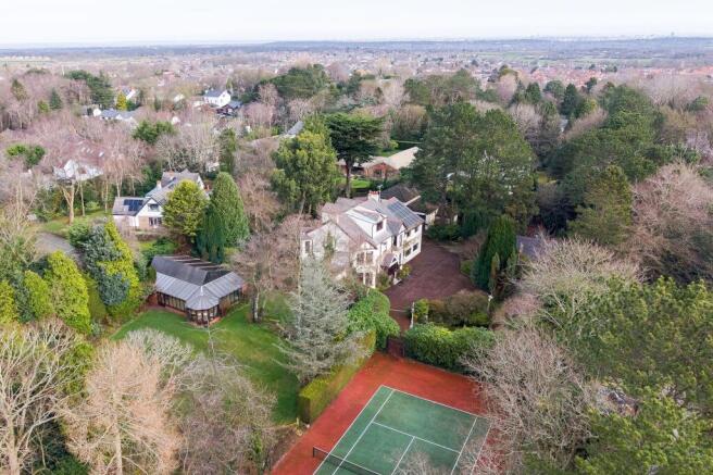 7 bed property, in Bramblemere, £1,650,000
