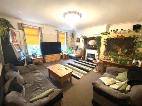 3 bed property, in Holderness Road, £95,000