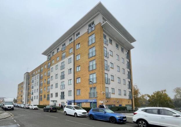2 bed property, in Apartment 5 Hertford House, £235,000