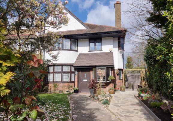 9 bed property, in 24 Great North Road, £1,500,000