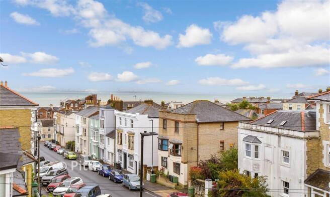2 bed property, in George Street, £85,000