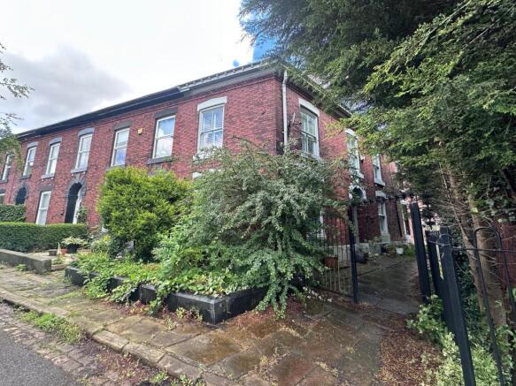 5 bed property, in Grenville Terrace, £190,000