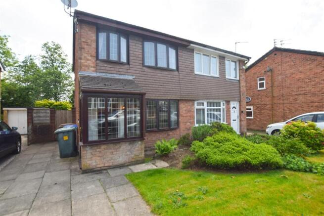 3 bed property, in Glenwood Drive, £200,000