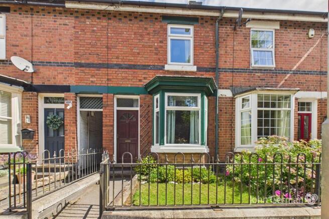 2 bed property, in Forest Road, £165,000