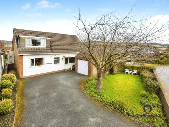 4 bed property, in Tockholes Road, £360,000
