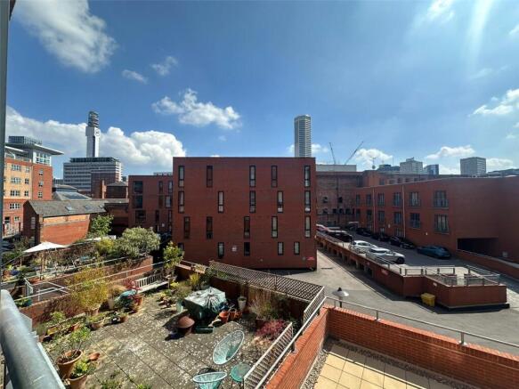 2 bed property, in George Street, £195,000