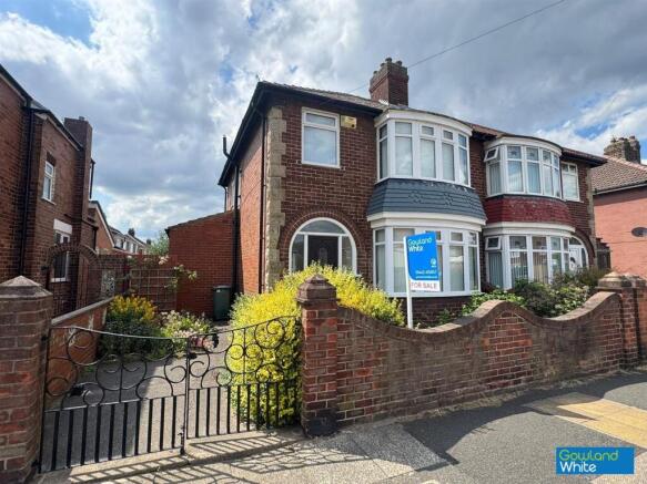 3 bed property, in Gladesfield Road, £140,000