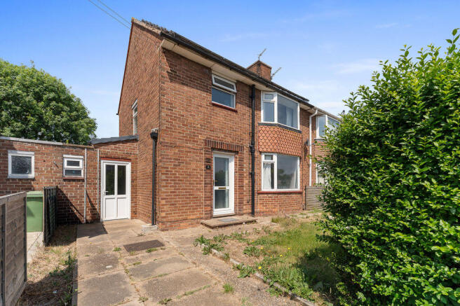 3 bed property, in Stainton Drive, £135,000