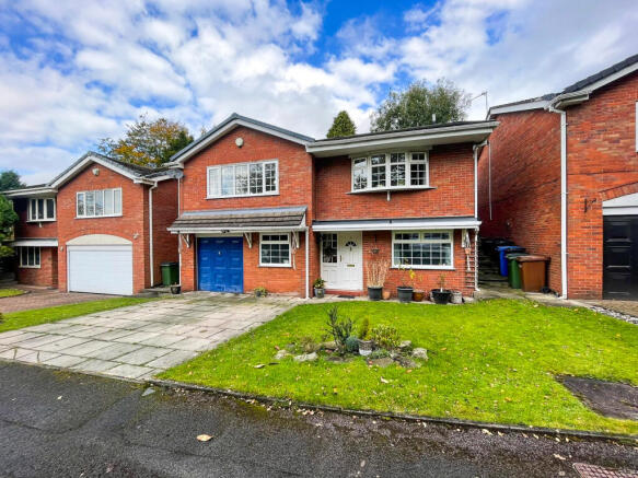 4 bed property, in Glenside Drive, £425,000