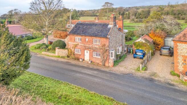 3 bed property, in Chain Free Letheringsett Cottage Overlooking the Glaven Valley, £490,000