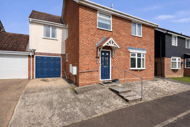 4 bed property, in Ennerdale Avenue, £465,000
