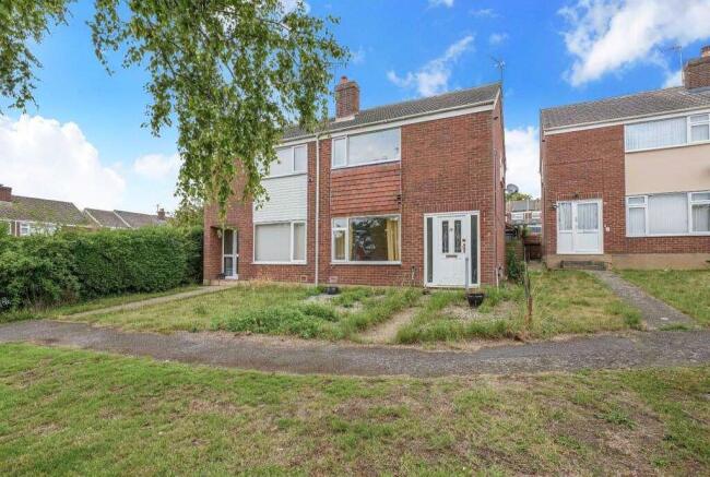 2 bed property, in 8 Clopton Gardens, £150,000