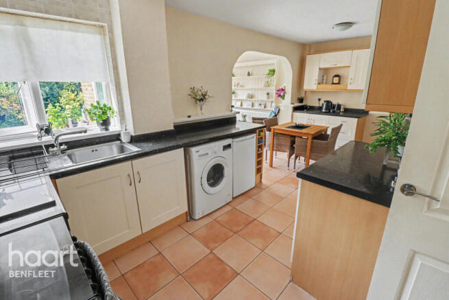 3 bed property, in Birch Close, £425,000