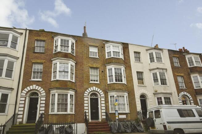 1 bed property, in 20 Union Crescent, £120,000